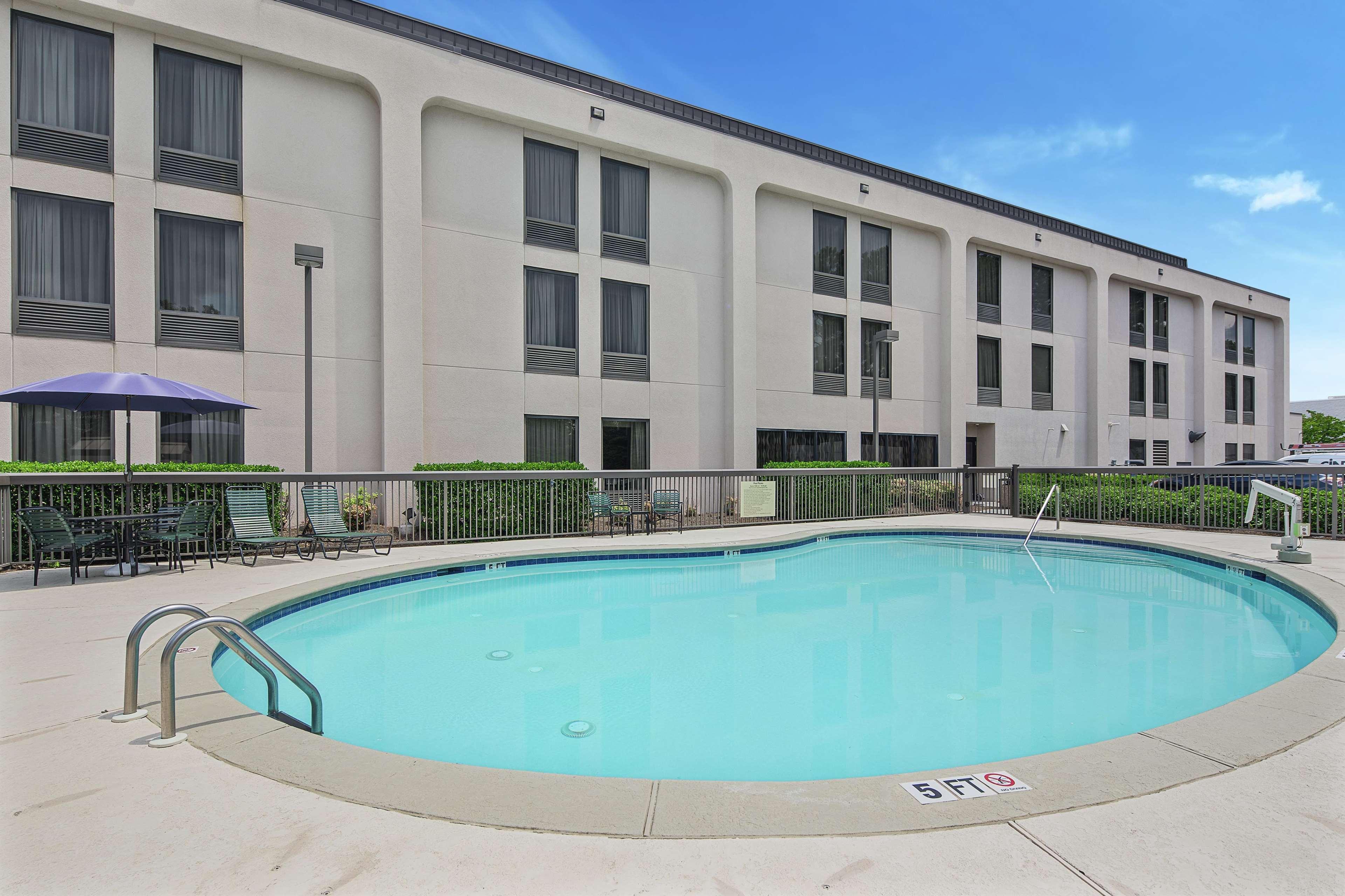Hampton Inn Atlanta-Town Center/Кеннесо Экстерьер фото