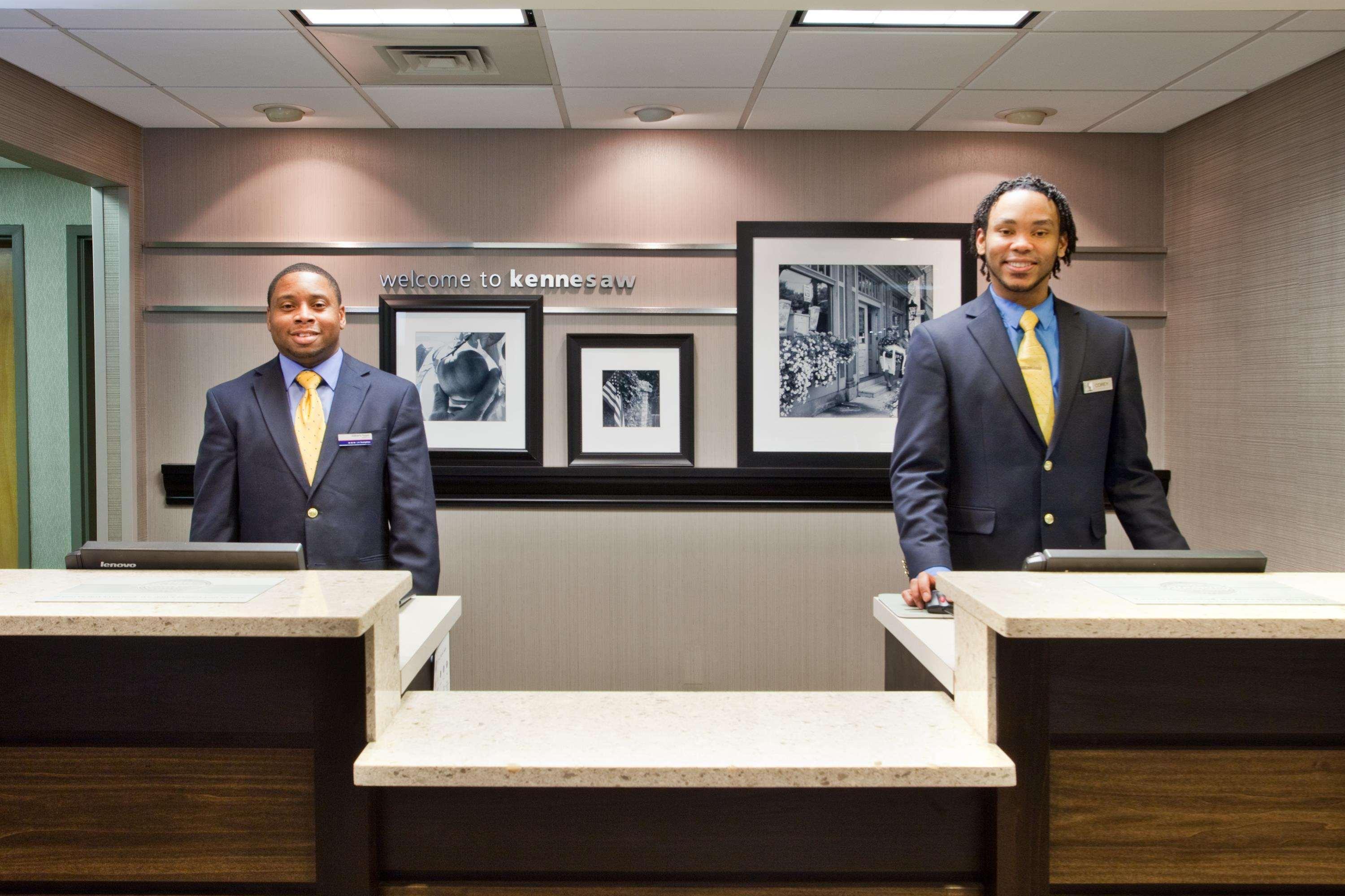 Hampton Inn Atlanta-Town Center/Кеннесо Интерьер фото