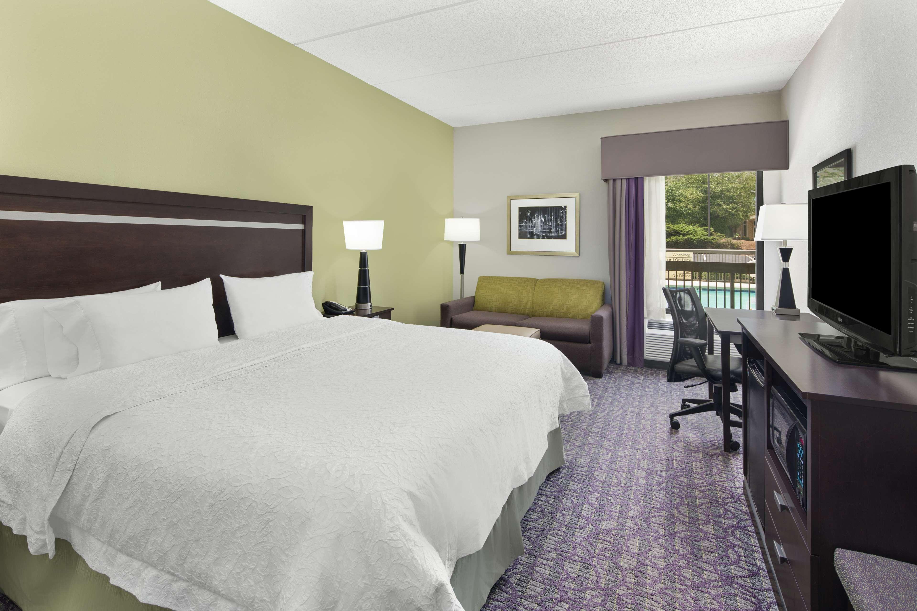 Hampton Inn Atlanta-Town Center/Кеннесо Экстерьер фото