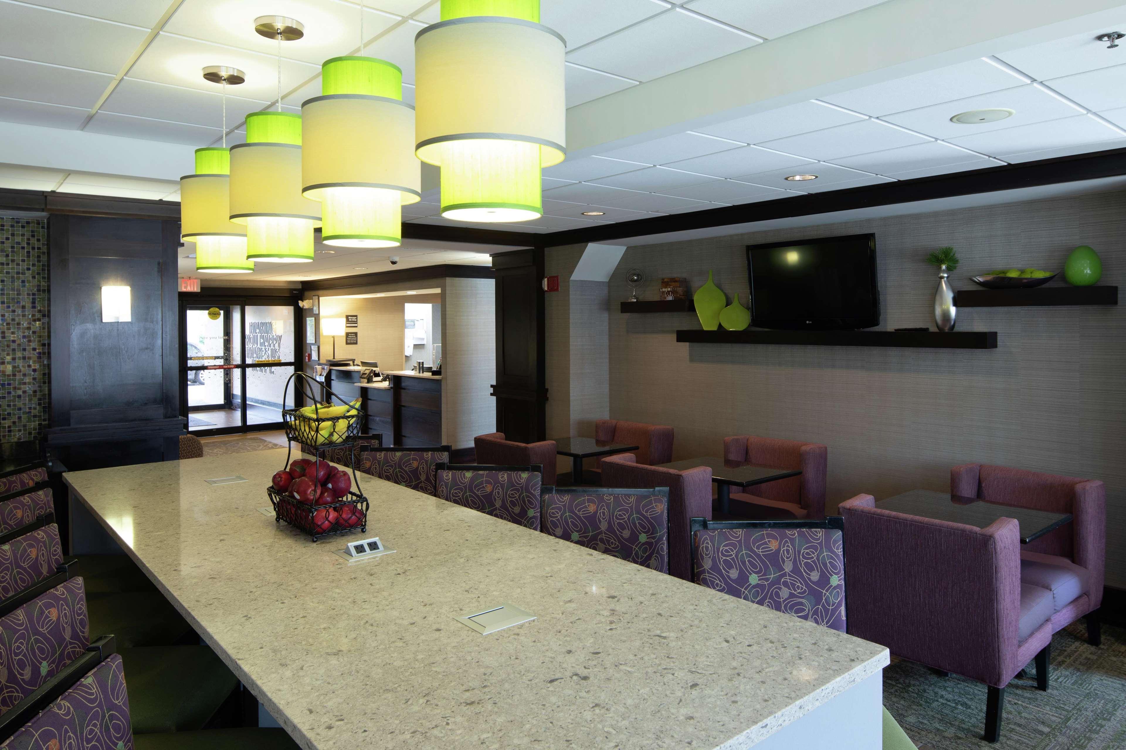 Hampton Inn Atlanta-Town Center/Кеннесо Экстерьер фото