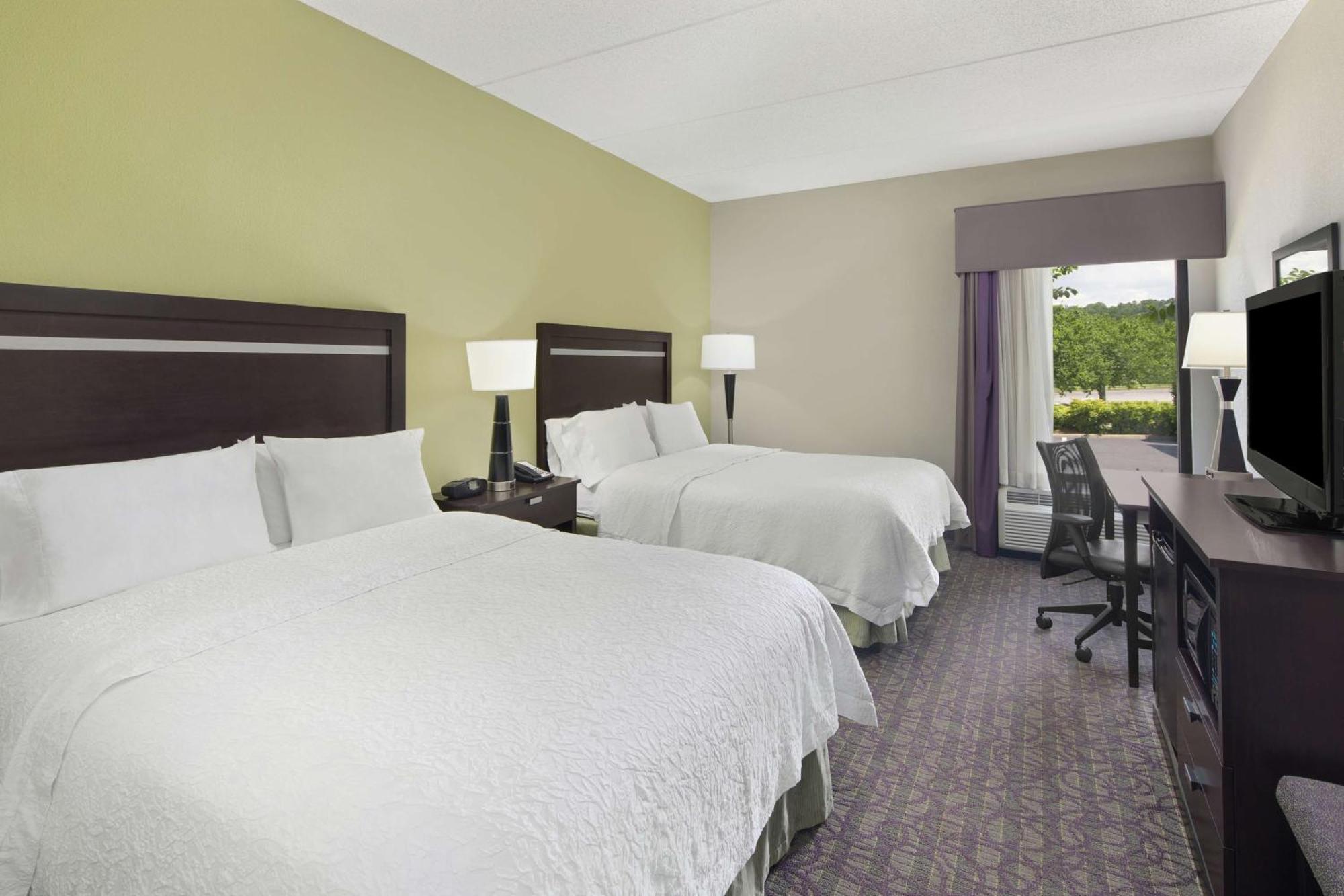 Hampton Inn Atlanta-Town Center/Кеннесо Экстерьер фото