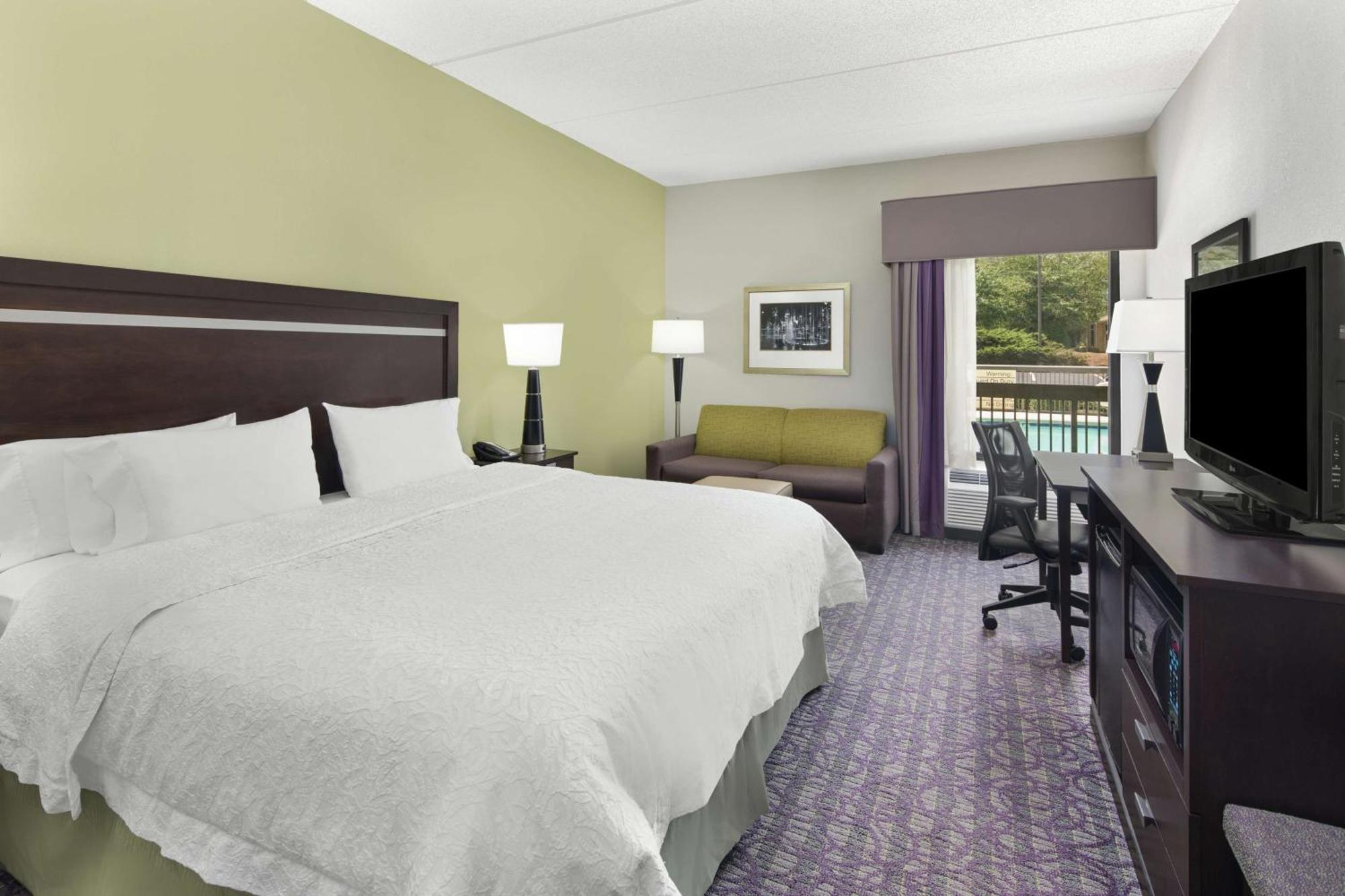Hampton Inn Atlanta-Town Center/Кеннесо Экстерьер фото