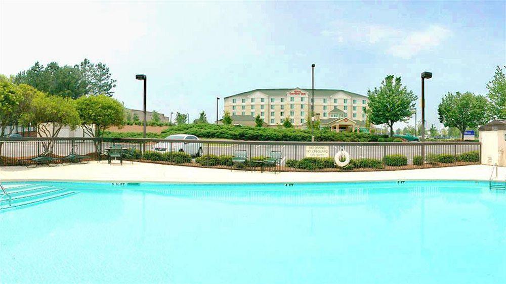 Hampton Inn Atlanta-Town Center/Кеннесо Экстерьер фото